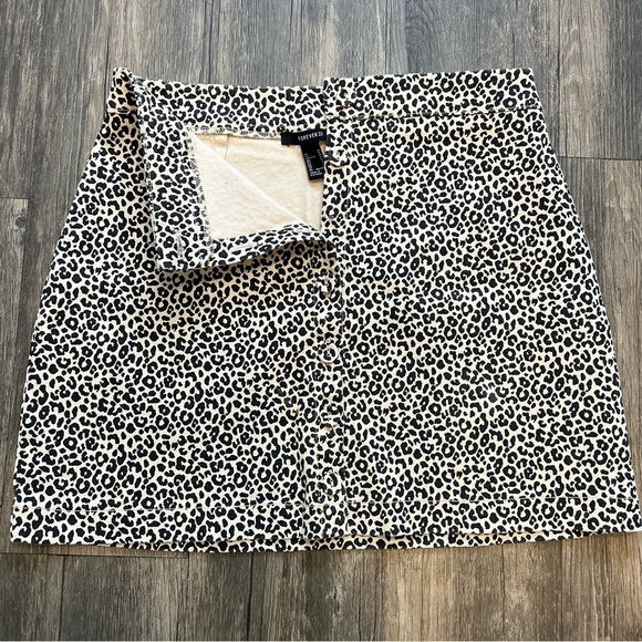 Forever 21 Animal Print High Waist Button Down Mini Skirt Size M - Picture 1 of 8